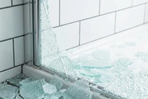 Cómo elegir bisagras de ducha de alta calidad: materiales, tipos y guía de compra