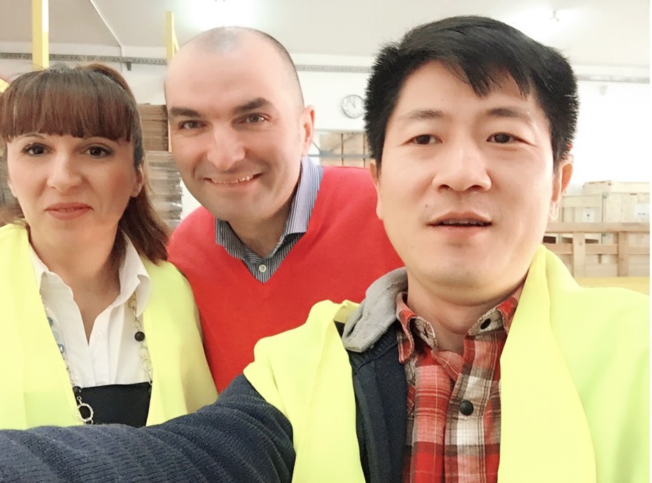 Jonny from Hydrorelax with FOT owners selfie inside their warehouse in 2015
