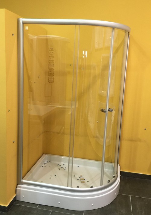 Sliding shower enclosure built with Hydrorelax glass and pulleys