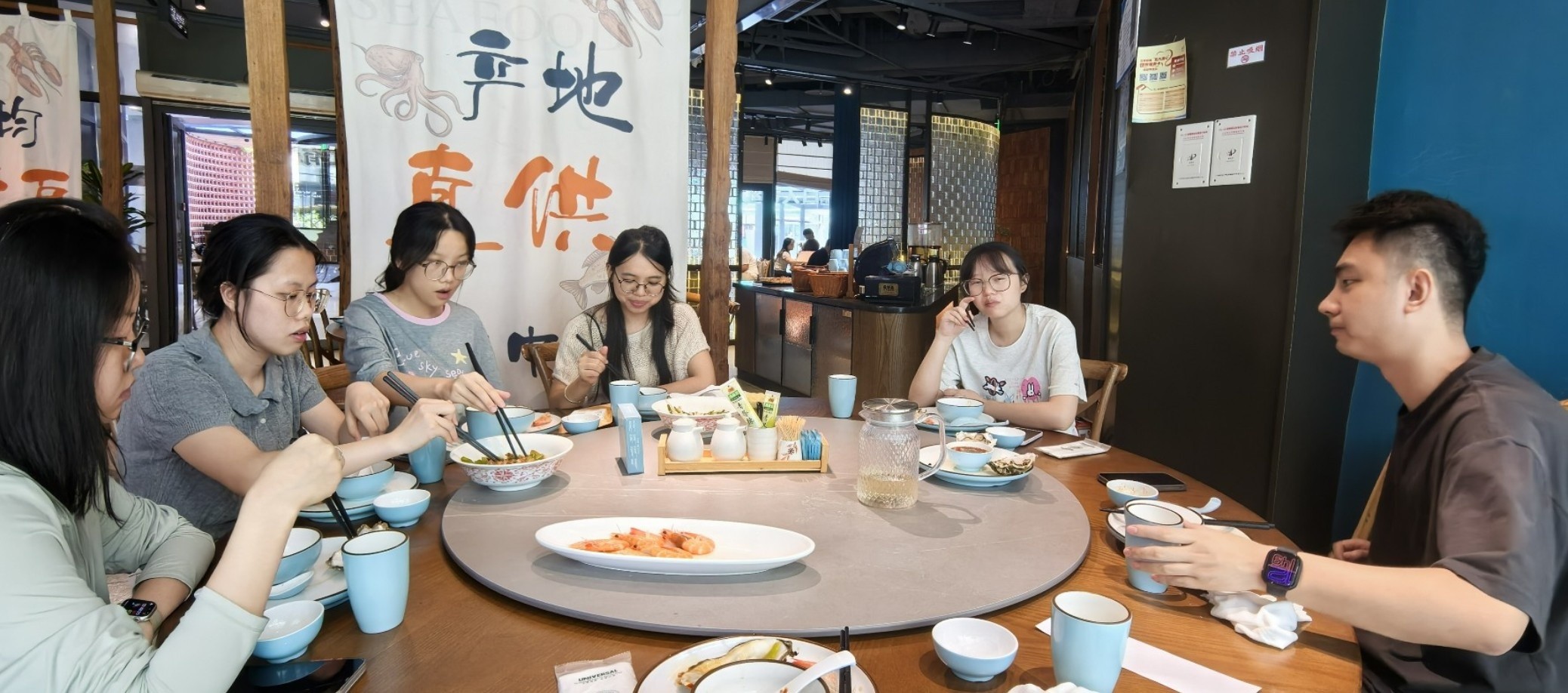 Proway business team exchanging ideas openly over lunch after the second communication session