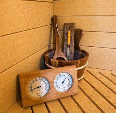 Sauna Bucket and Ladle Set YZ-001 | Wholesale | Canadian Cedar Pail and Ladles with Dual-Gauge Display | B2B Bulk Supply