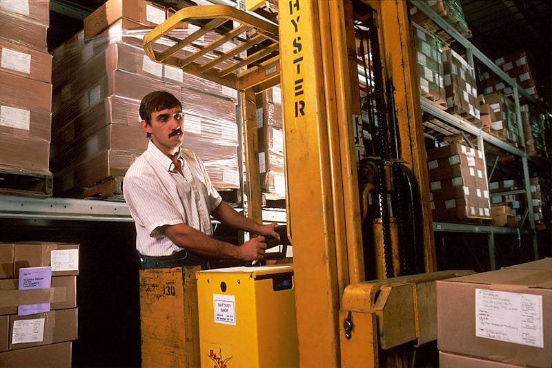 Cold storage laser warning system