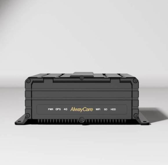 具有 4TB 存储空间的 8 通道移动 DVR