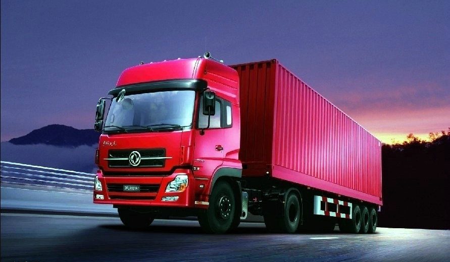 Port container terminal drayage tractor cab equipped with AlwayCare MR688B and terminal MDVR integration.