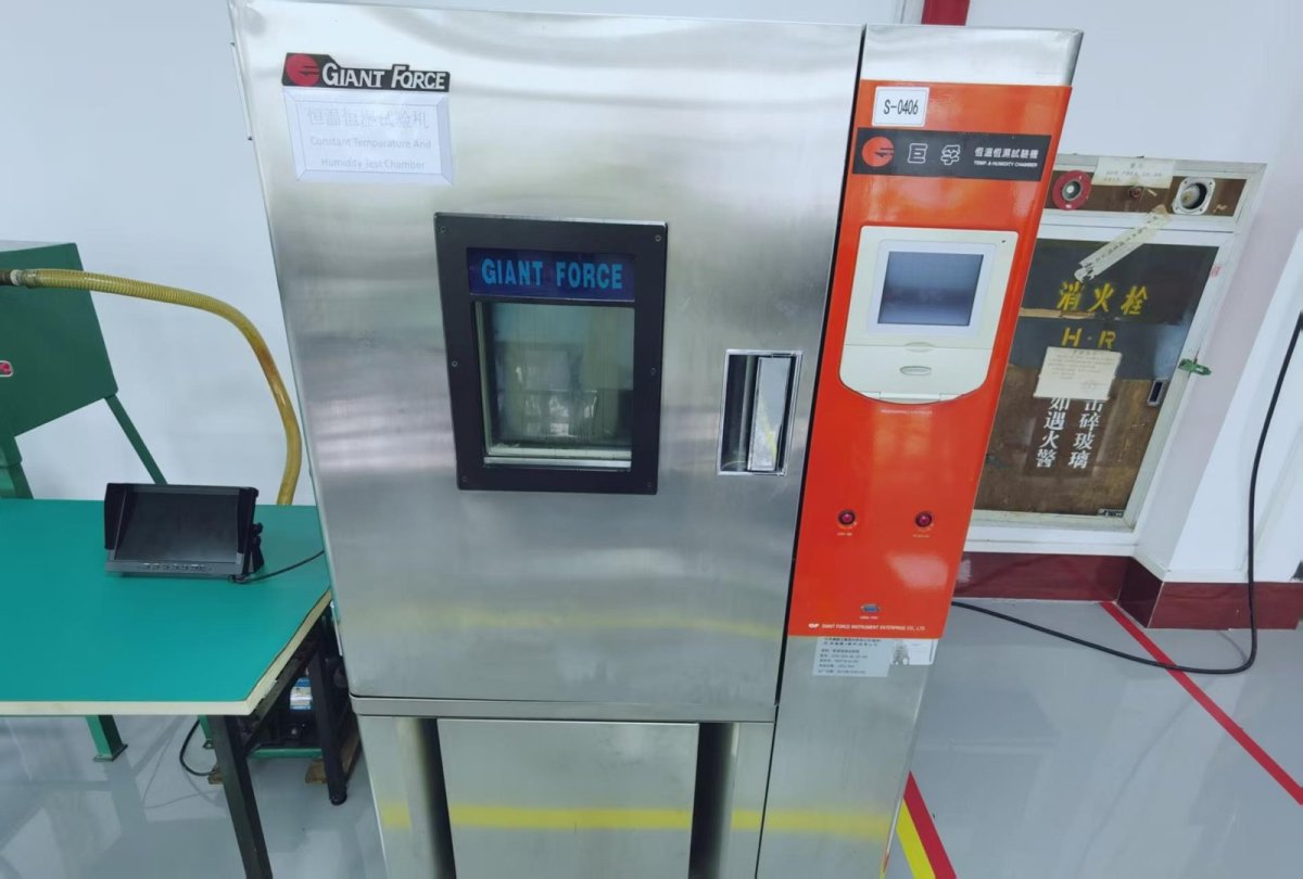 Constant temperature and humidity test chamber
