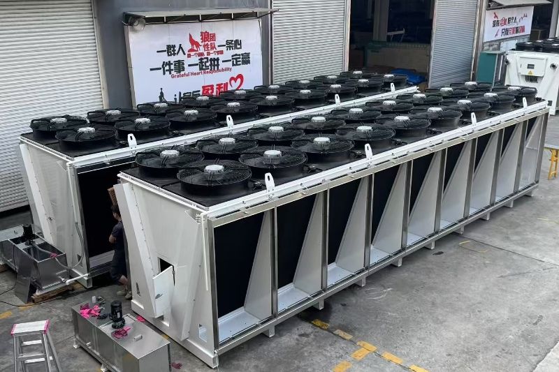 667KW V-Type Dry Cooler with Wet Pads for Adiabatic Air Cooling