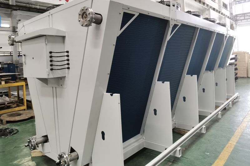 Heavy-duty 350KW copper tube V-type dry cooler packed in export-grade wooden crate for international shipping