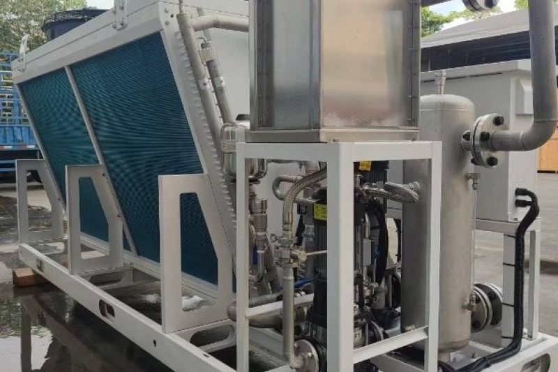 V-type air cooled condenser dry cooler bank for data center heat rejection