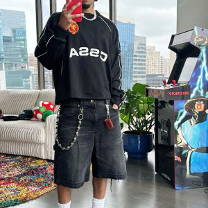 The Continuous Improvement of Streetwear Manufacturing: Integrating Technology for Customization and Efficiency