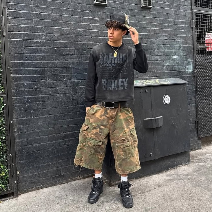 Premium Chinese streetwear clothing factory in Guangdong, trusted by leading brands for oversized fits, vintage washes, and SMETA 4P compliance