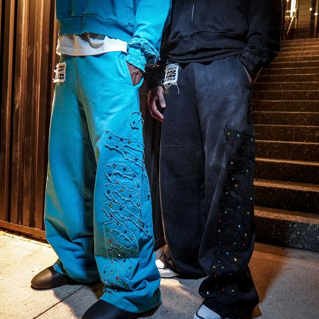 Groovecolor team in China developing 90s fit, 2000s fit and Y2K fit streetwear blocks for global menswear brands