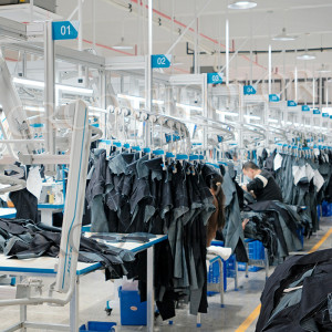 How to Choose a Reliable Clothing Manufacturer in the USA: 17 Critical Questions You Must Ask