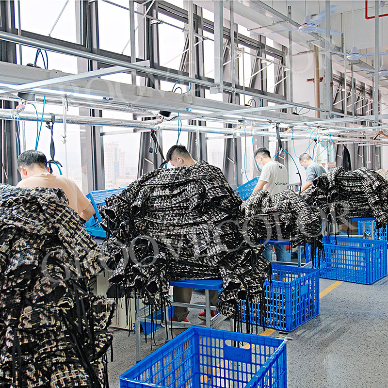 American Clothing Factory vs Overseas Production: Cost, Craft, and Scale Trade-offs for Streetwear Brands