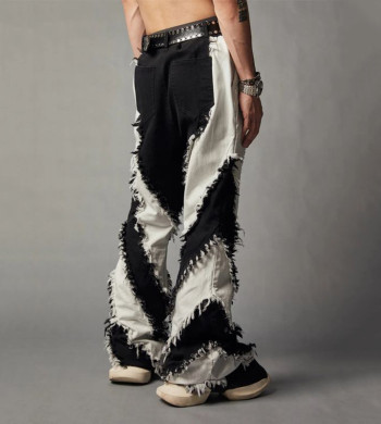 The Advantages and Challenges of Chicago Clothing Manufacturers: A 2026 Guide for Gen Z Streetwear Brands