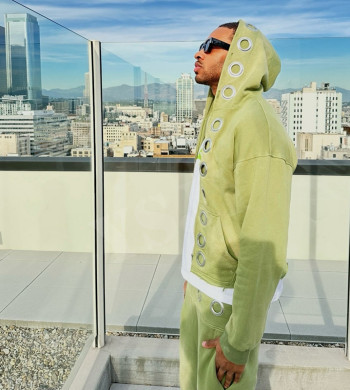 Before discussing price, what other capabilities does your streetwear team need to verify with Leicester clothing manufacturers?