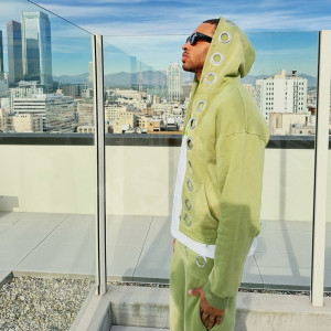 Before discussing price, what other capabilities does your streetwear team need to verify with Leicester clothing manufacturers?