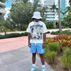 Oversized T-Shirt Supplier Guide: How Streetwear Brands Specify Graphic Tees That Stay "Premium" From Sample to Bulk