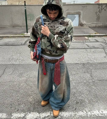 Why Oversized and Baggy Streetwear Fails at Scale—And What Your Manufacturer Must Get Right?