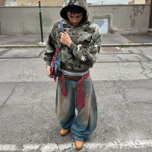 Why Oversized and Baggy Streetwear Fails at Scale—And What Your Manufacturer Must Get Right?