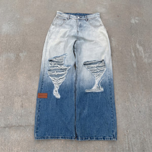 Custom Denim Jeans Manufacturer | Gradient Wash Distressed Jeans Streetwear Manufacturer | Groovecolor