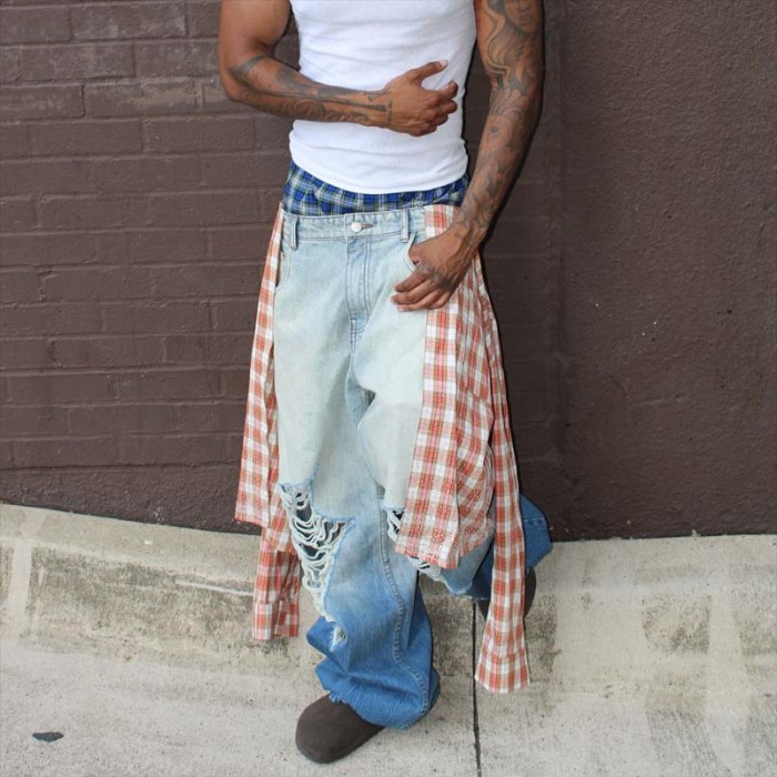 Custom Denim Jeans Manufacturer | Gradient Wash Distressed Jeans Streetwear Manufacturer | Groovecolor
