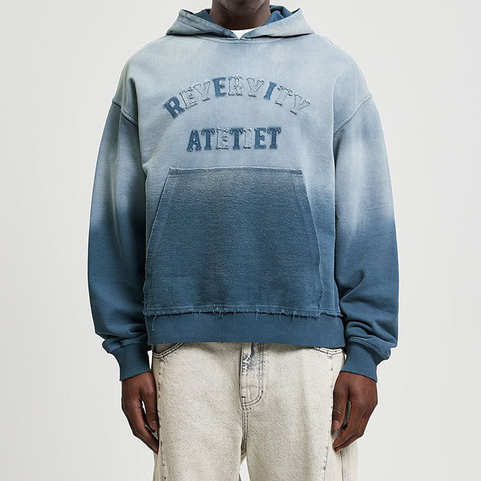 How to Choose the Best Streetwear Manufacturer in China: An OEM Decision Guide?