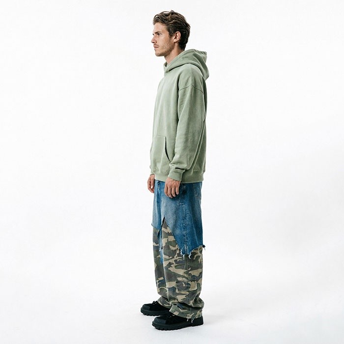 Custom oversized hoodie manufacturer kangaroo pocket and rib hem detail