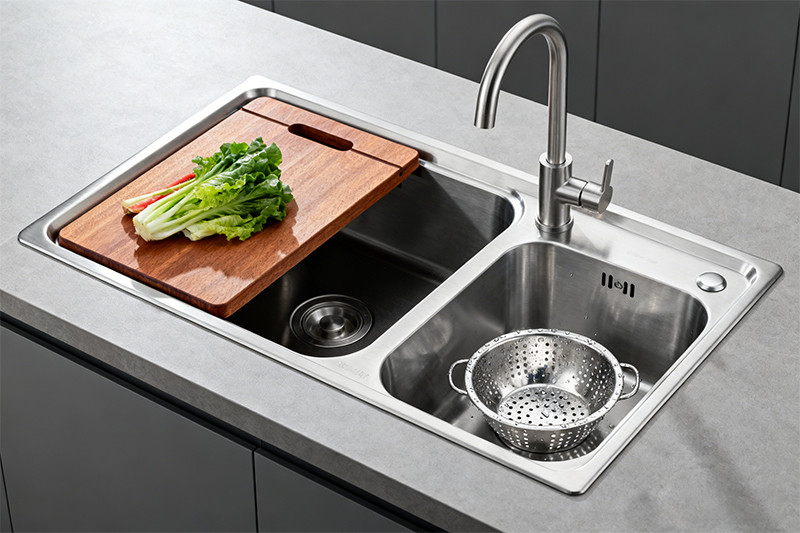 stainless steel kitchen sink