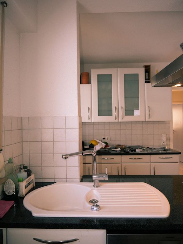 Single bowl inset stainless steel kitchen sink with reversible drainer