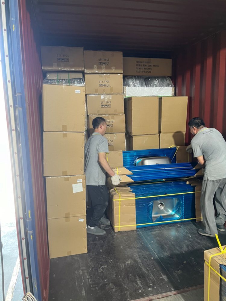 Shipping marks and quantity labels applied to packaged stainless steel sinks at the factory loading bay