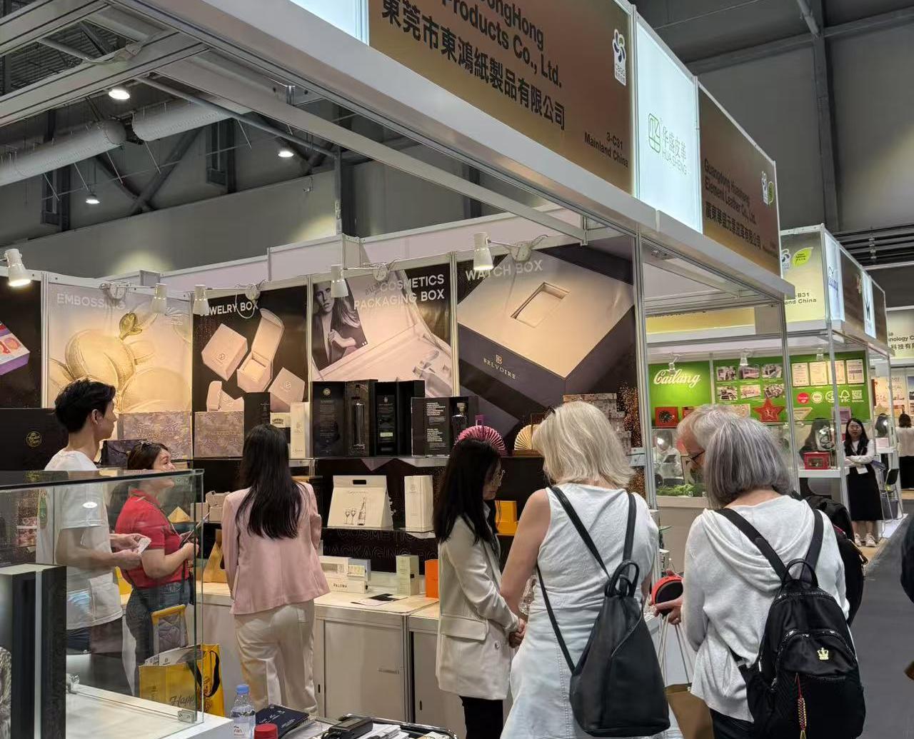 Visitors engaging with DHP Factory’s packaging samples during the 2025 Hong Kong trade show