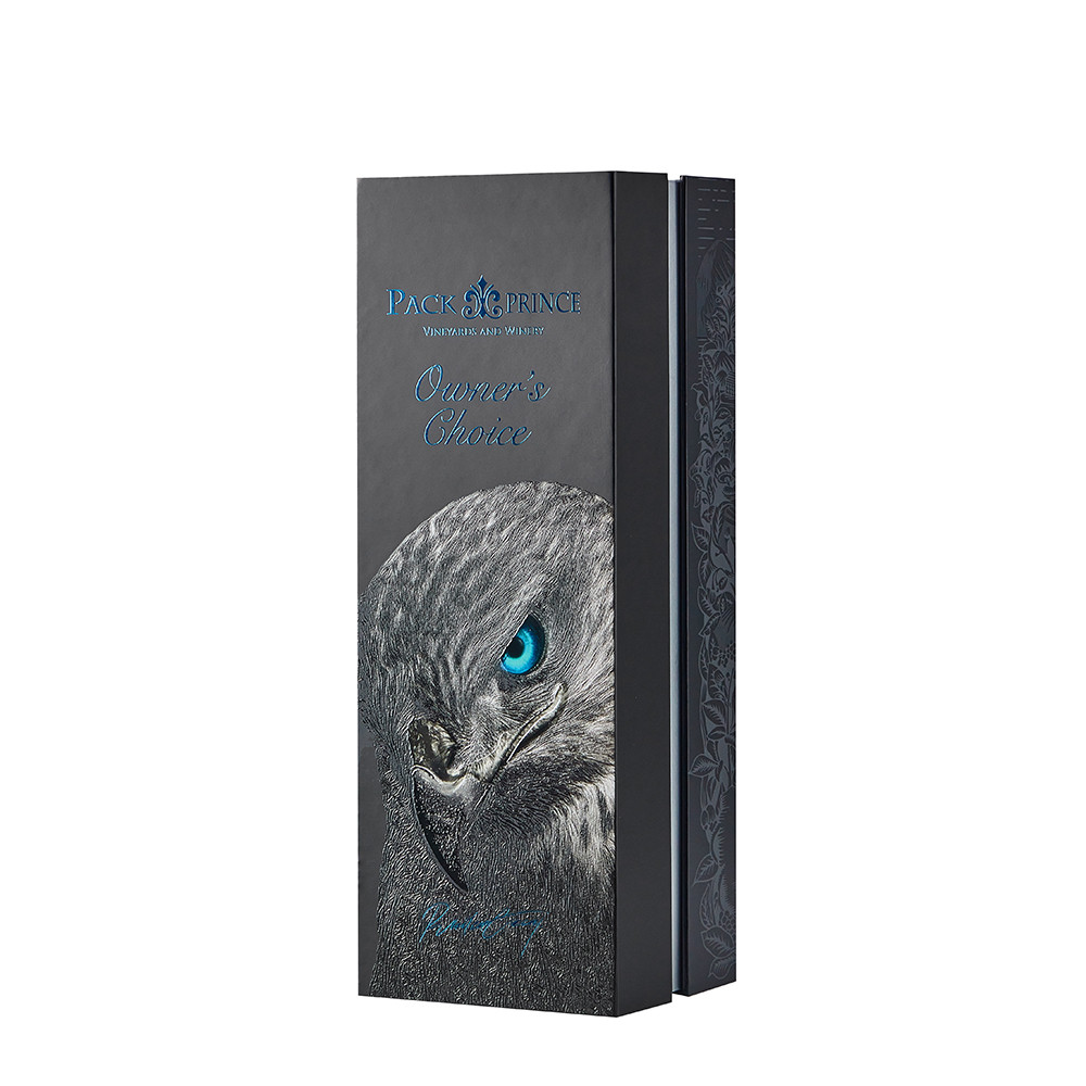 Custom wine box with magnetic closure and foil stamping by DHP Factory