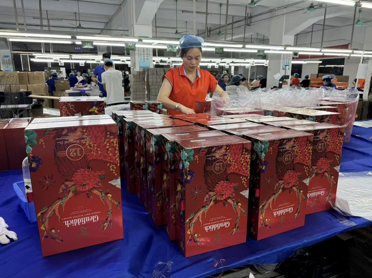 Luxury wine packaging workshop
