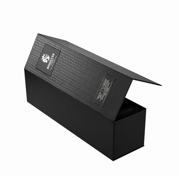 Custom luxury wine packaging: Rigid magnetic book-style box structure