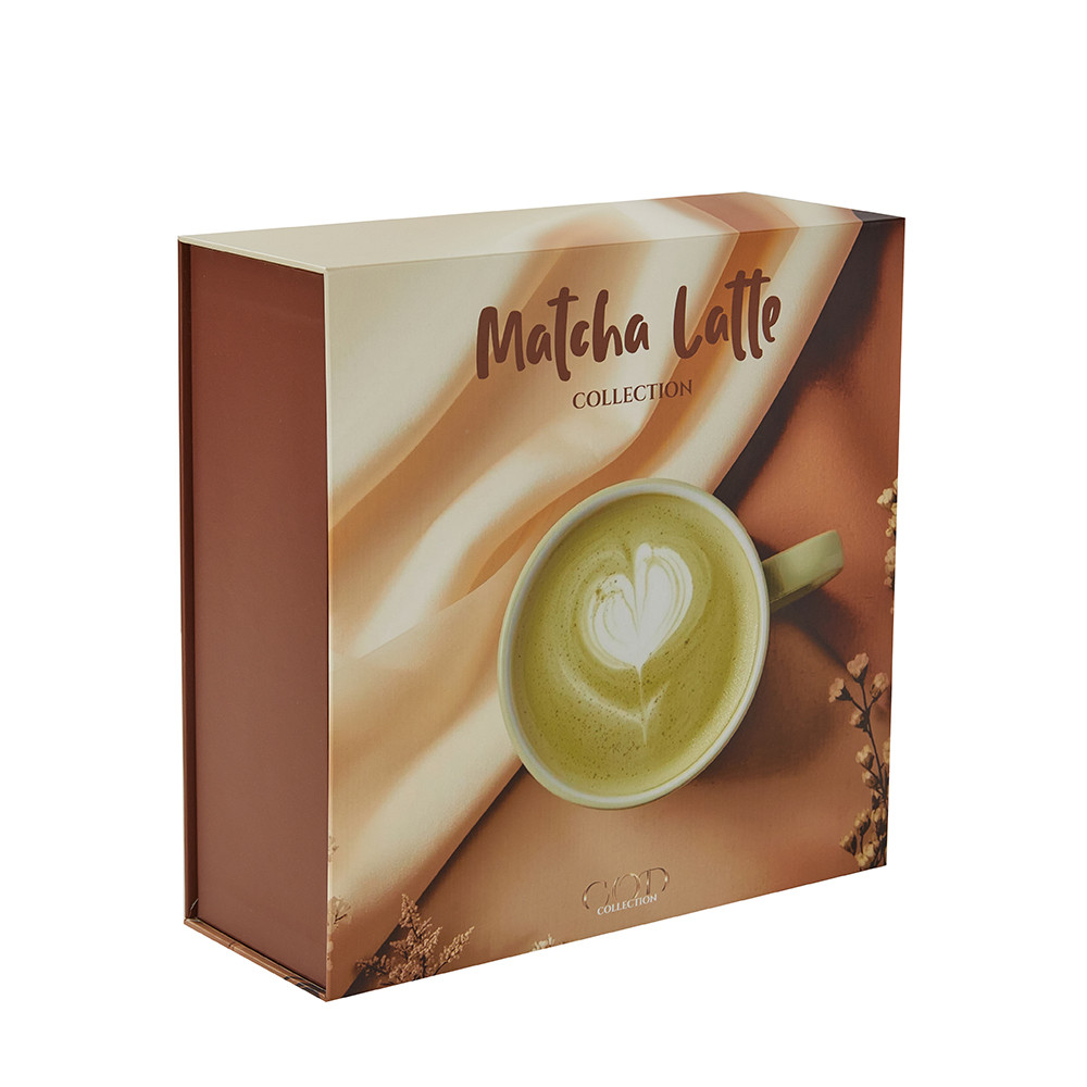 rigid box with magnetic closure