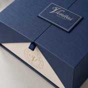 Premium structural packaging opening experience