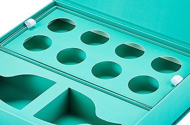 Paperboard insert for whisky bottle packaging