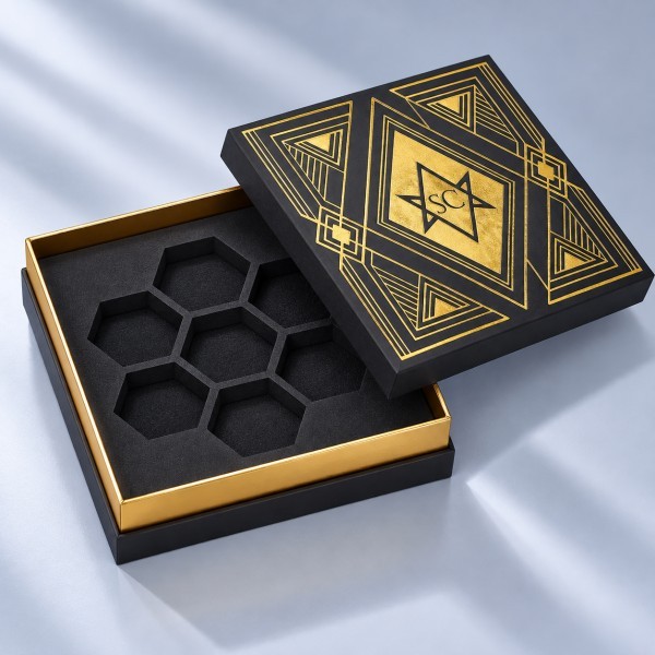 Custom shoulder and neck luxury rigid box with fitted lid