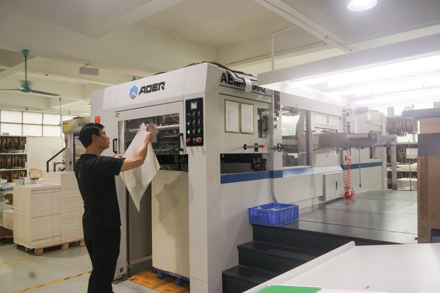 Heidelberg offset printing equipment used for custom luxury rigid box wrapping paper at DHP factory