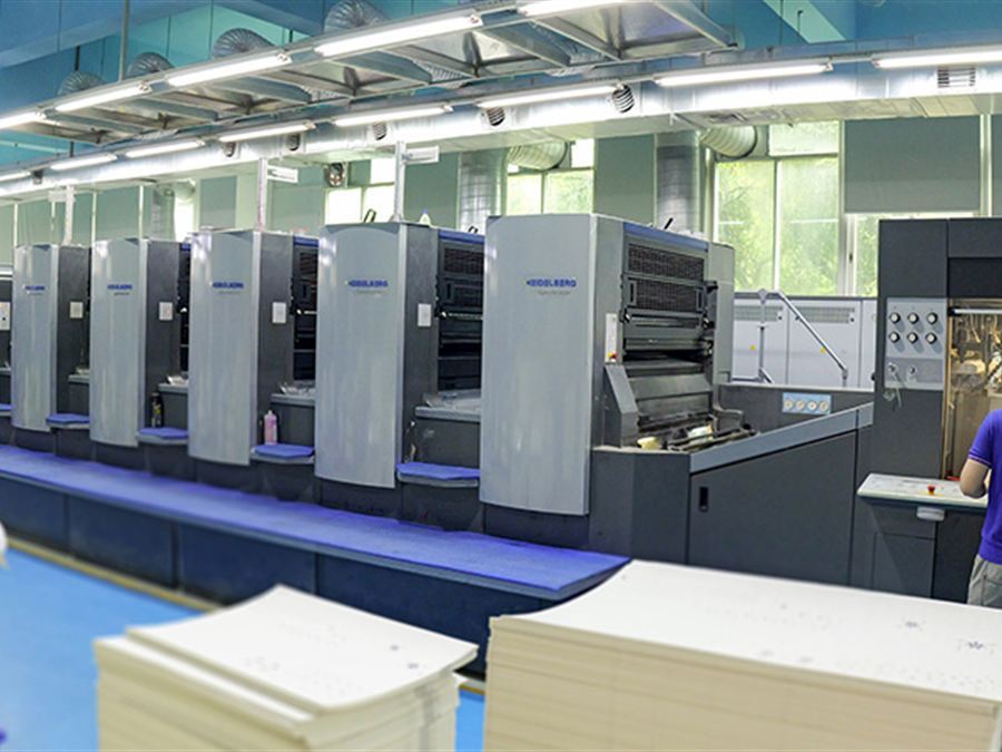 Offset printing machine producing custom cosmetic packaging boxes