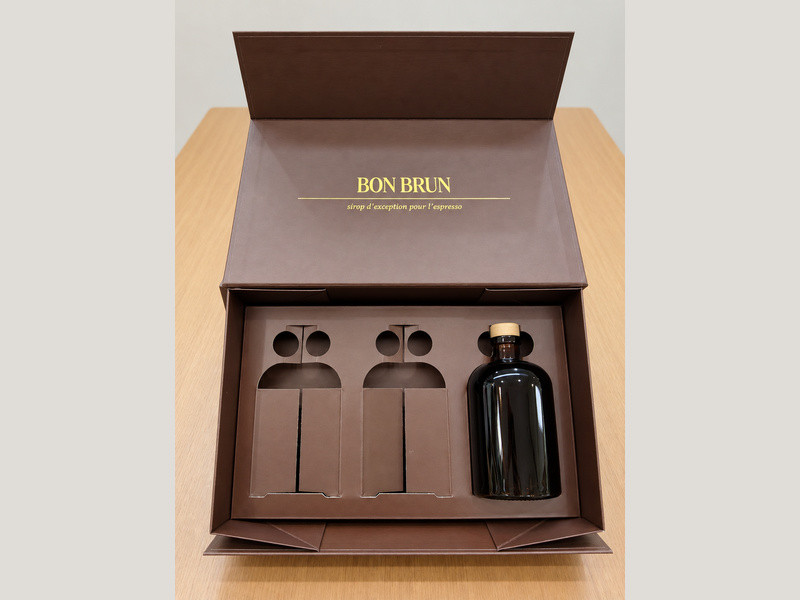 Printed brown three-bottle foldable magnetic liquor gift box sample with custom paperboard bottle slots