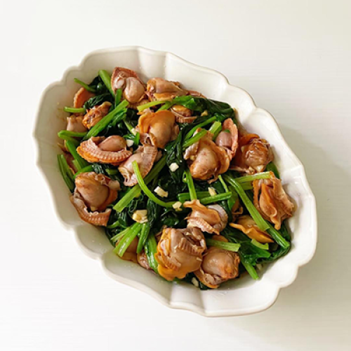 Spinach Clam Salad Recipe：A common cold dish served on Chinese dining tables.