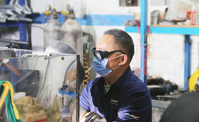enables complex and precise sheet metal processing, ensuring structural stability, oven cavity sealing, and refined aesthetics, while significantly improving heat retention and temperature uniformity.