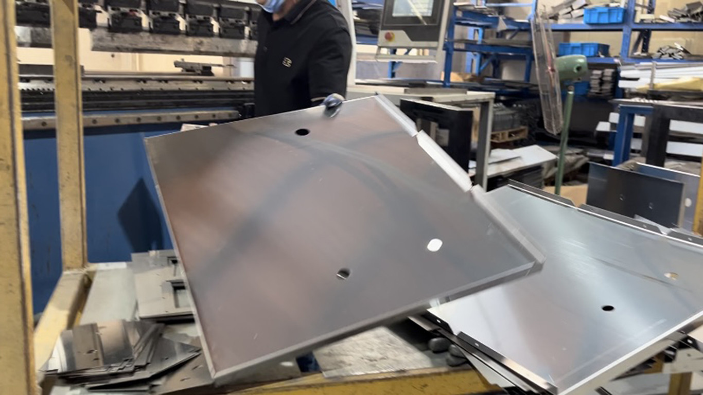 Stainless steel sheet for commercial deck oven