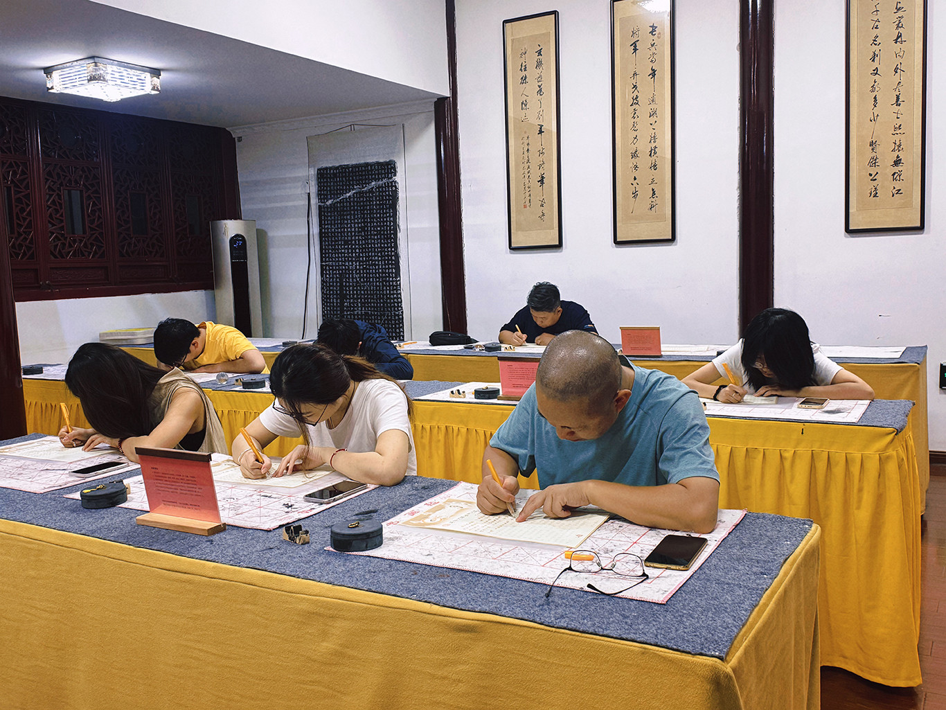  During the retreat, new team members took part in traditional practices such as scripture copying and silent meditation. These activities were more than ceremonial—they were designed to cultivate patience, mindfulness, and a strong inner belief in doing what is difficult but right. This mindset forms the foundation of SamBake's commitment to its partners.