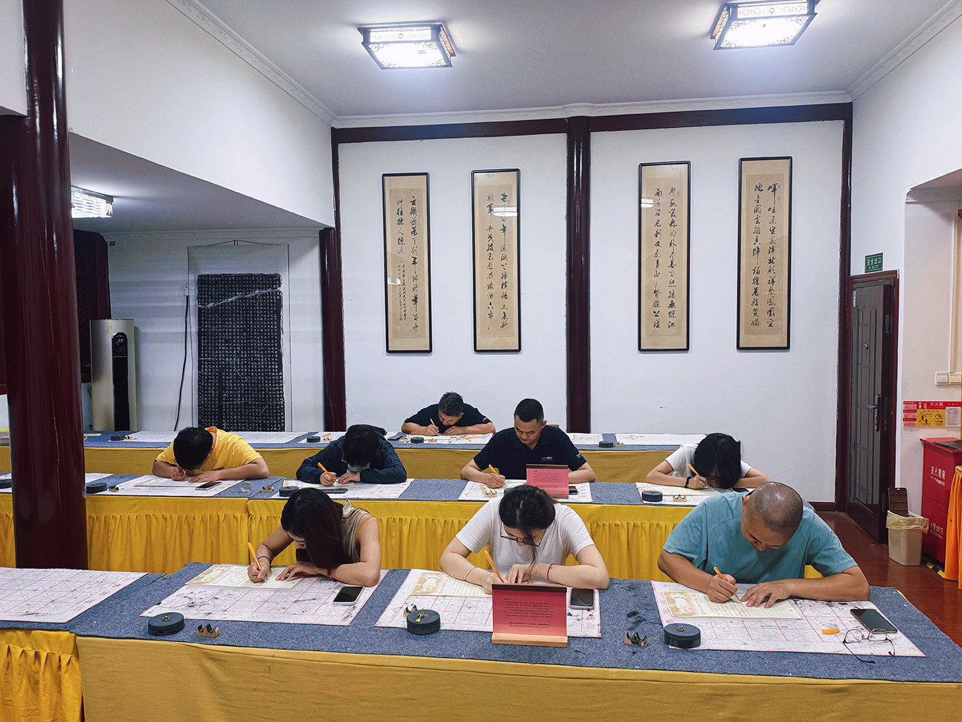  During the retreat, new team members took part in traditional practices such as scripture copying and silent meditation. These activities were more than ceremonial—they were designed to cultivate patience, mindfulness, and a strong inner belief in doing what is difficult but right. This mindset forms the foundation of SamBake's commitment to its partners.
