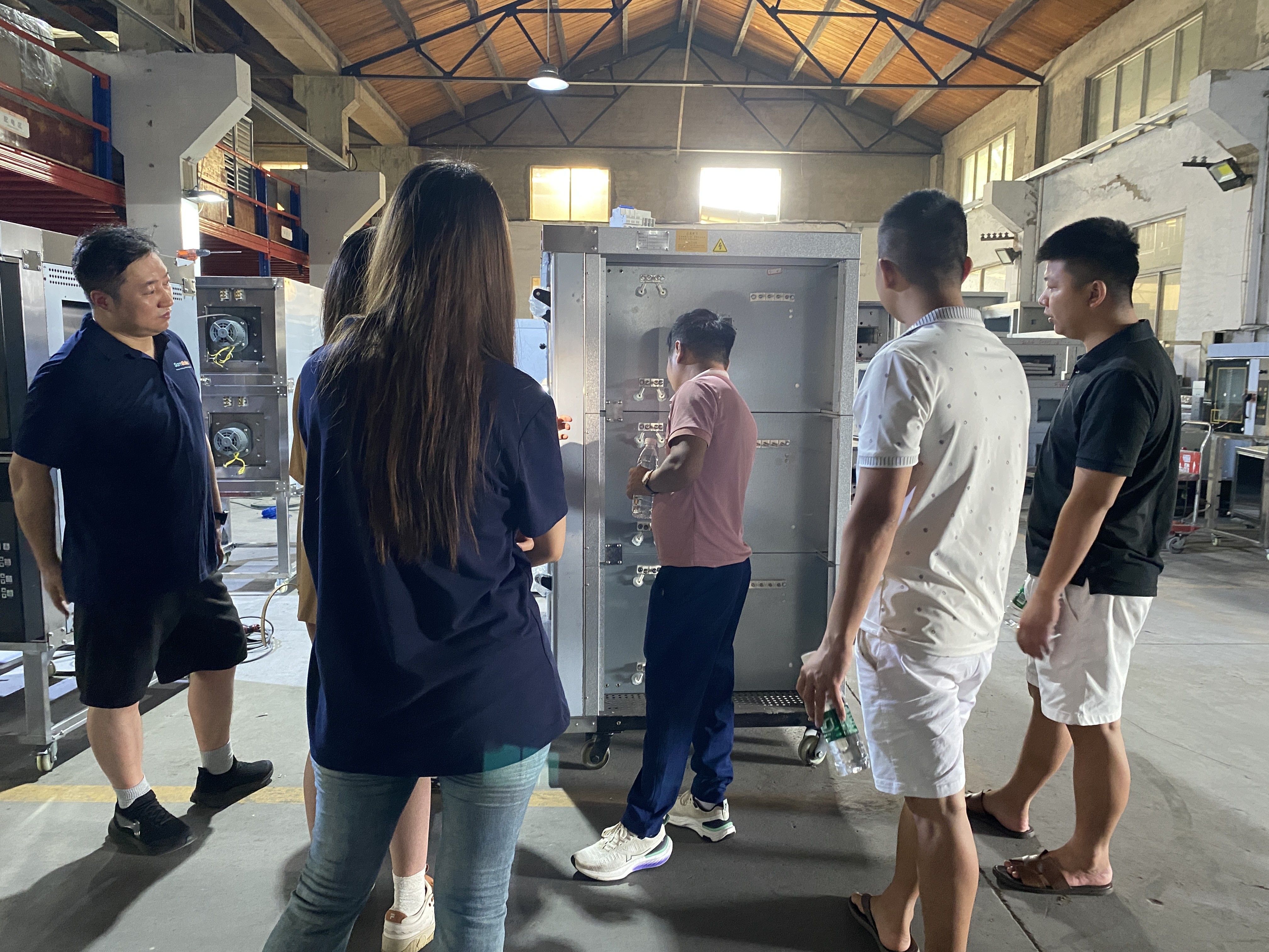 Last week, SamBake welcomed a group of special guests — our partners from Vietnam.