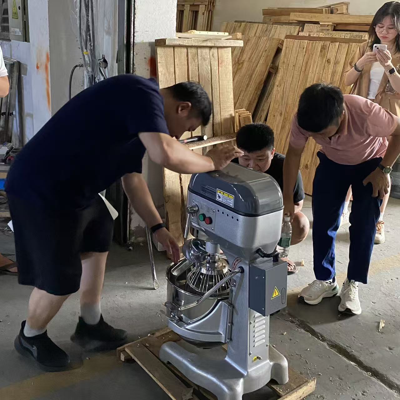 when he saw a batch of our equipment ready for shipment, he made a straightforward request: to unbox one of the packaged machines for an on-site inspection.