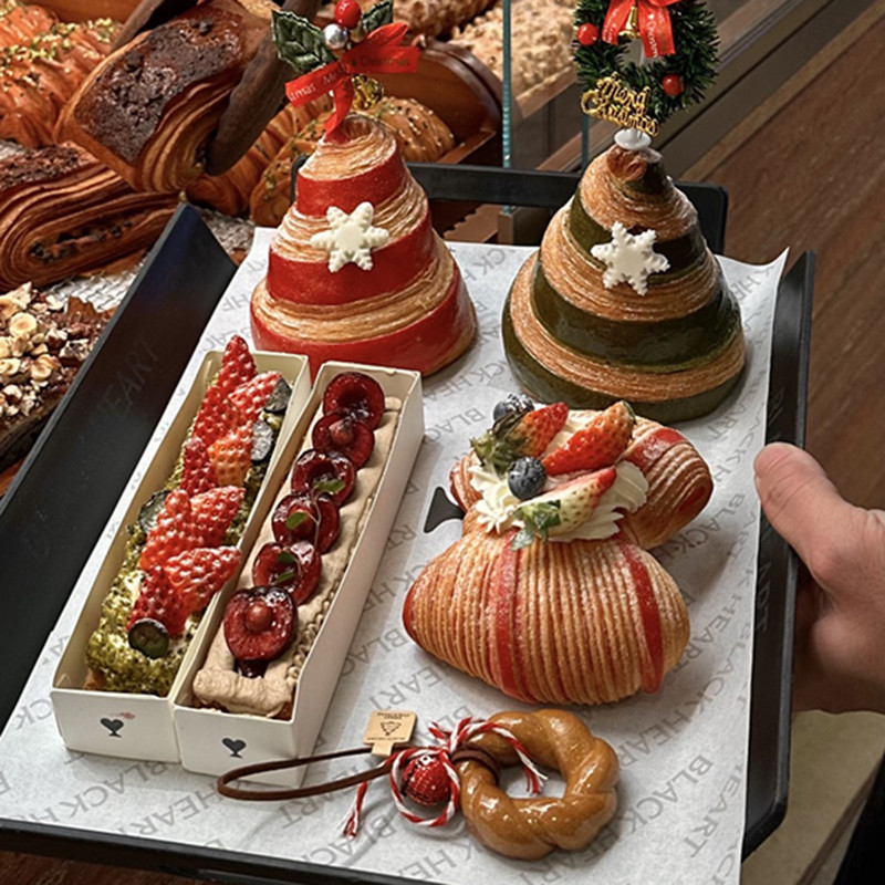 فرن تجاري على السطح لخبز عدة صواني من الكرواسون