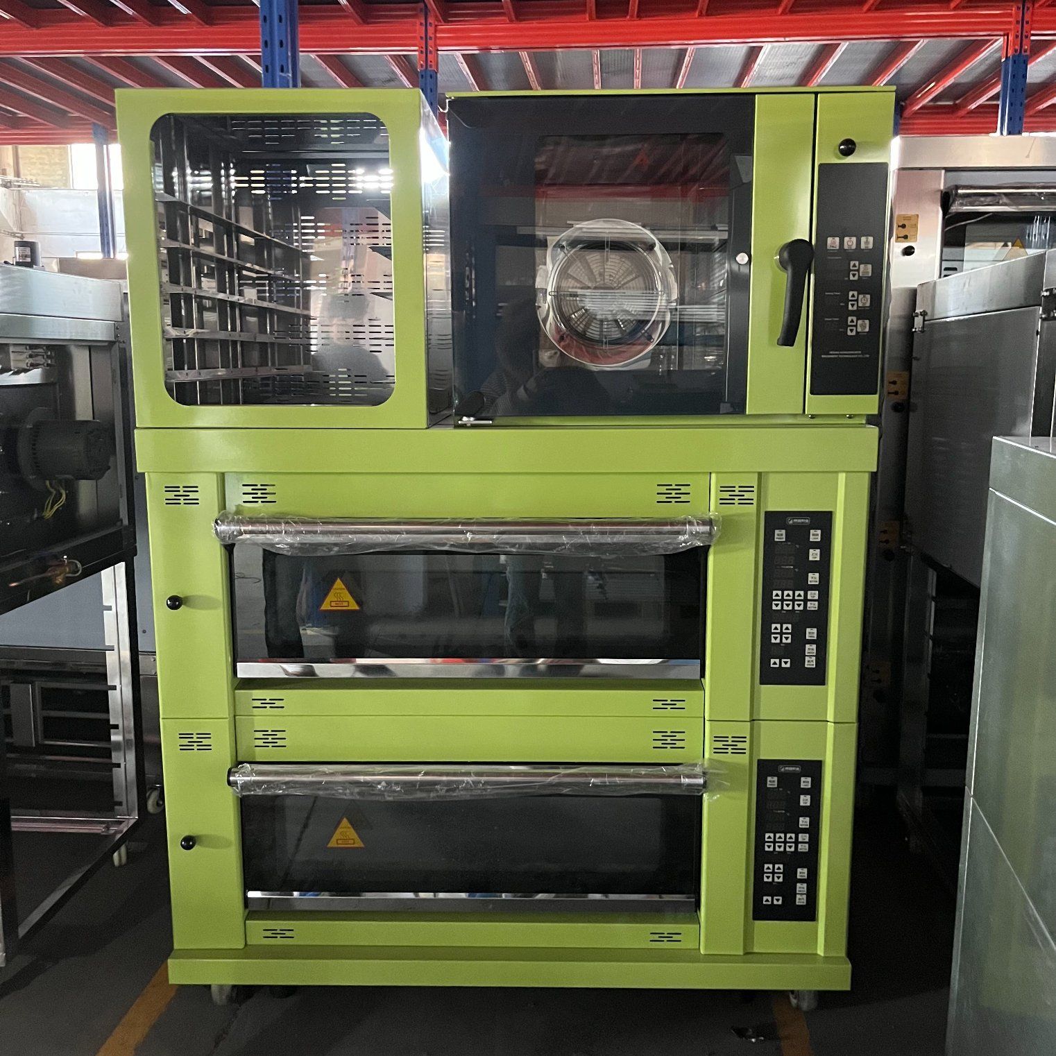 نظام فرن مدمج مصمم خصيصًا يمكن دمجه مع أفران سطحية تجارية لتشكيل خط إنتاج كامل.